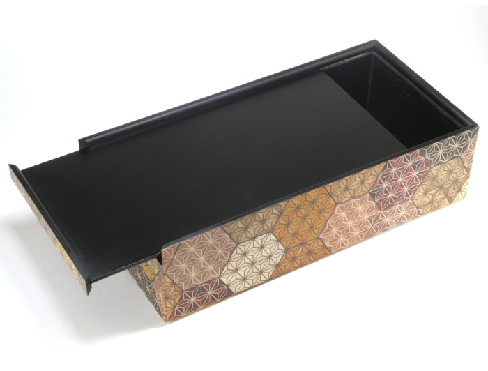 Tissue paper box (kikkou pattern)